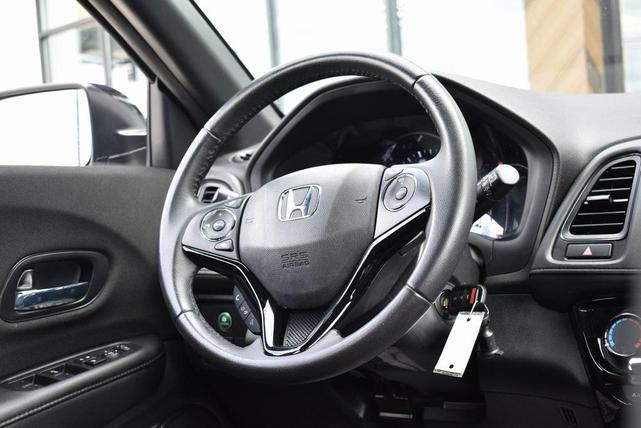 Photo of 2022 Platinum White Pearl Honda HR-V