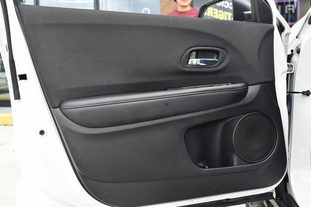 Photo of 2022 Platinum White Pearl Honda HR-V