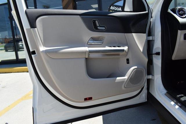Photo of 2021 White Mercedes-Benz GLA 250