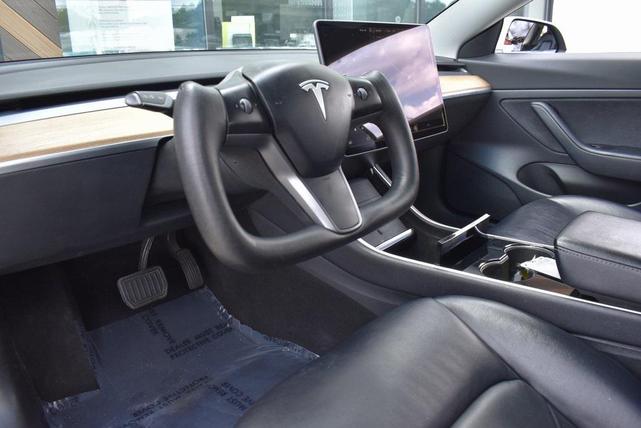 Photo of 2020 Whiteq Tesla Model 3