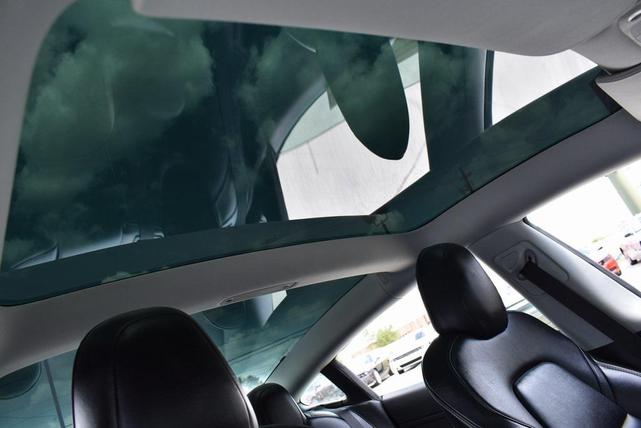 Photo of 2020 Whiteq Tesla Model 3