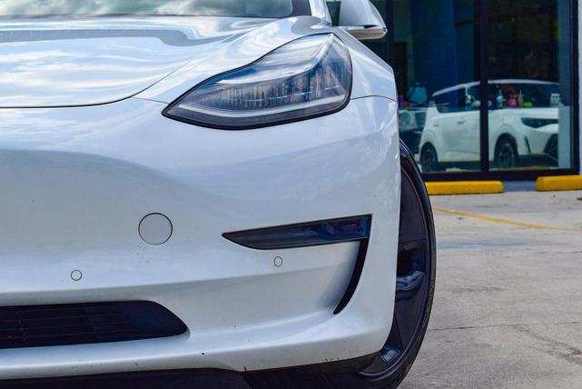 Photo of 2020 Whiteq Tesla Model 3