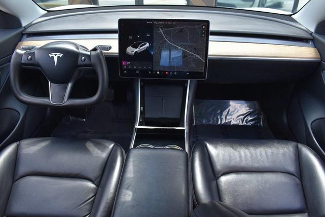 Photo of 2020 Whiteq Tesla Model 3