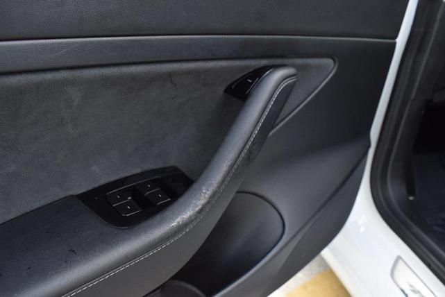 Photo of 2020 Whiteq Tesla Model 3