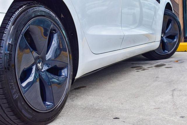 Photo of 2020 Whiteq Tesla Model 3