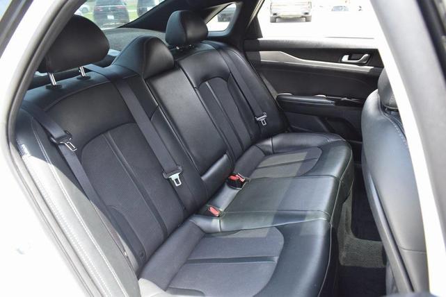 Photo of 2022 Glacial White Pearl Kia K5