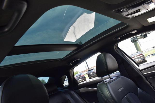 Photo of 2022 Glacial White Pearl Kia K5