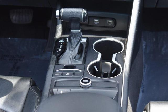 Photo of 2022 Glacial White Pearl Kia K5