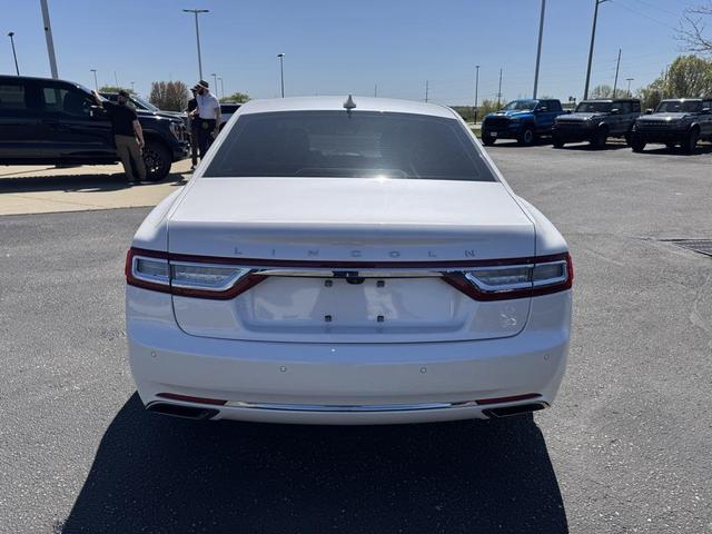 Photo of 2019 White Platinum Lincoln Continental