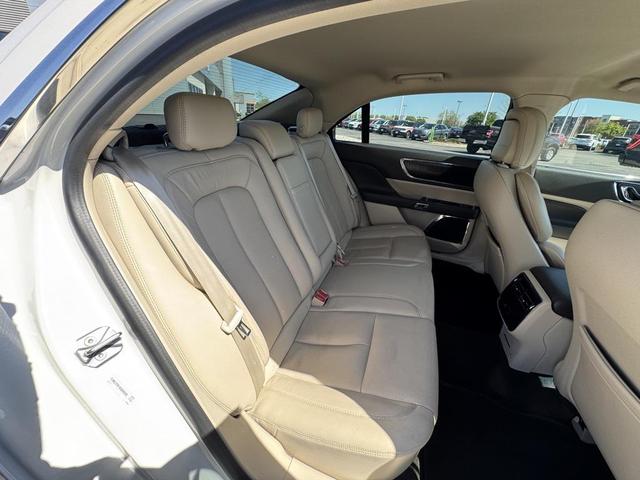 Photo of 2019 White Platinum Lincoln Continental