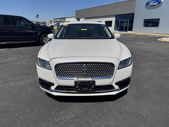 Photo of 2019 White Platinum Lincoln Continental