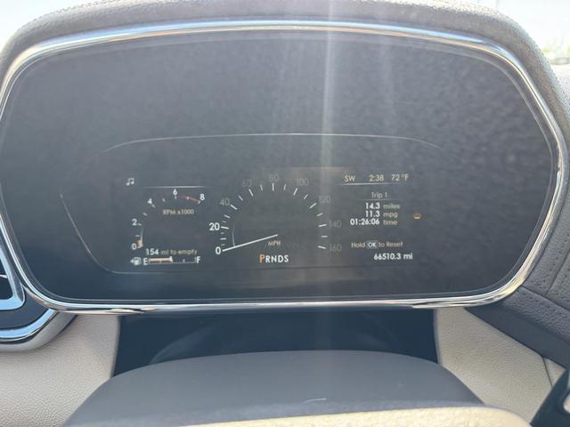Photo of 2019 White Platinum Lincoln Continental
