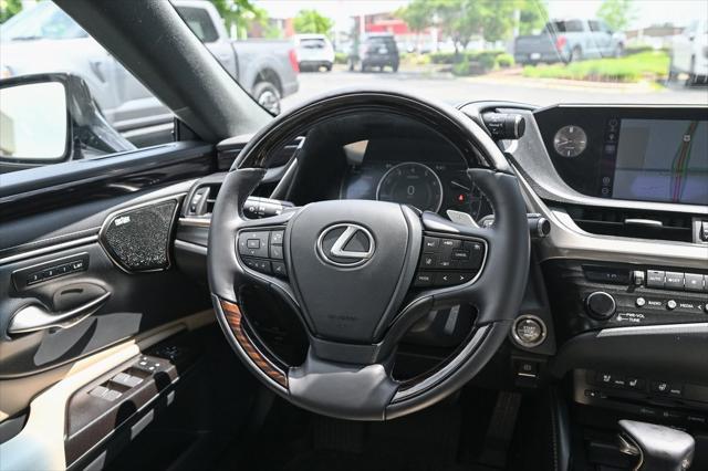 Photo of 2019 Eminent White Pearl Lexus ES 350