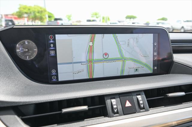 Photo of 2019 Eminent White Pearl Lexus ES 350