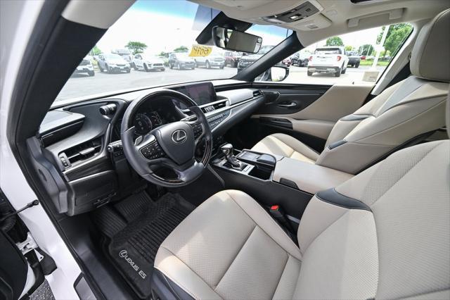 Photo of 2019 Eminent White Pearl Lexus ES 350