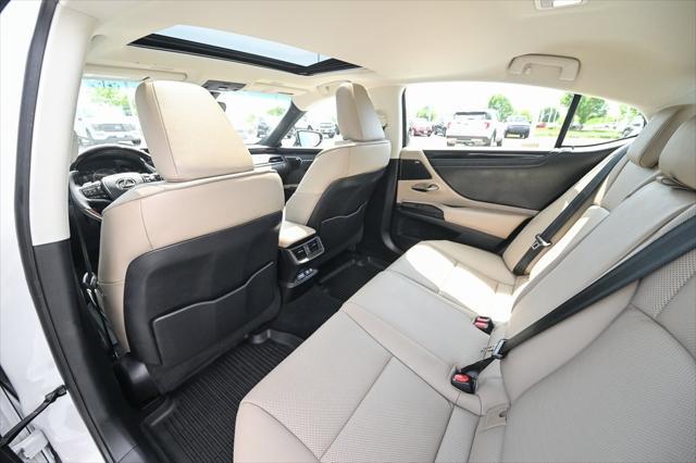 Photo of 2019 Eminent White Pearl Lexus ES 350