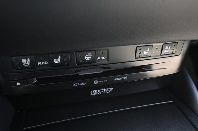 Photo of 2019 Eminent White Pearl Lexus ES 350