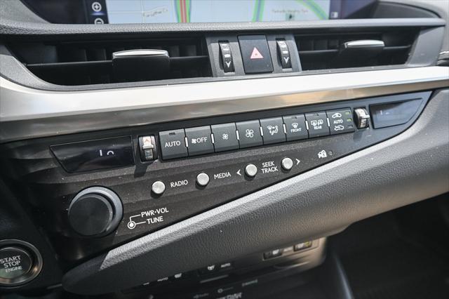 Photo of 2019 Eminent White Pearl Lexus ES 350