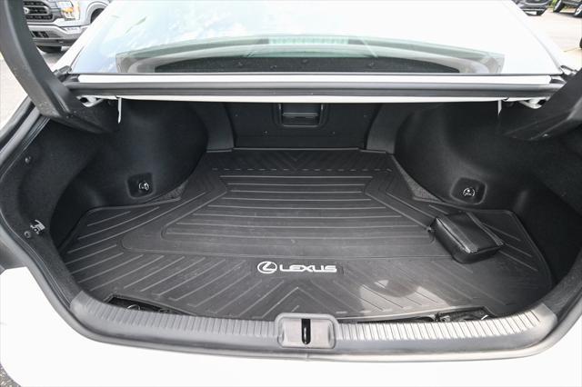 Photo of 2019 Eminent White Pearl Lexus ES 350