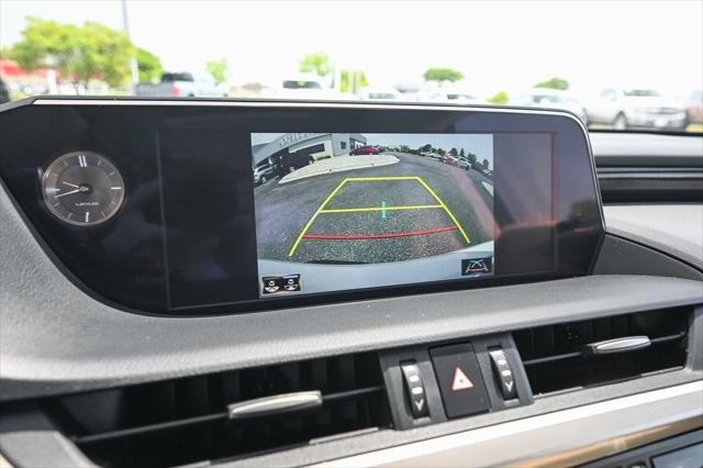 Photo of 2019 Eminent White Pearl Lexus ES 350