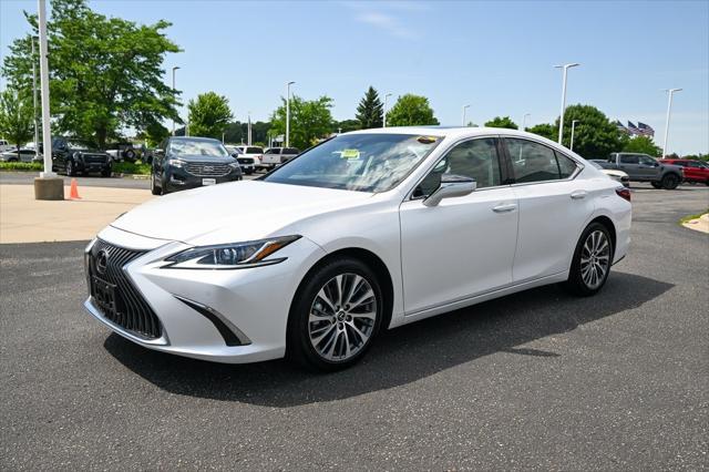 Photo of 2019 Eminent White Pearl Lexus ES 350