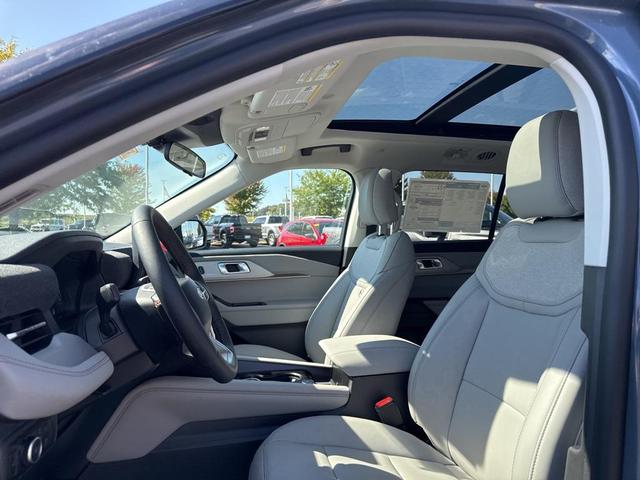 Photo of 2025 Vapor Blue Ford Explorer