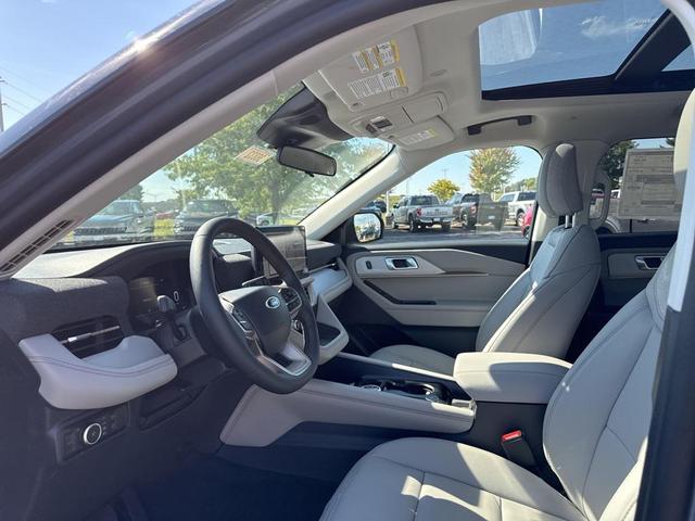 Photo of 2025 Vapor Blue Ford Explorer