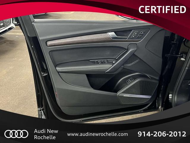 Photo of 2024 Black Metallic Audi Q5