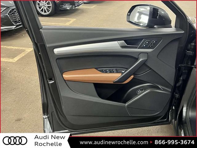 Photo of 2025 Gray Audi Q5