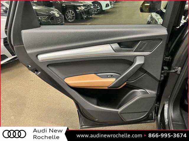 Photo of 2025 Gray Audi Q5