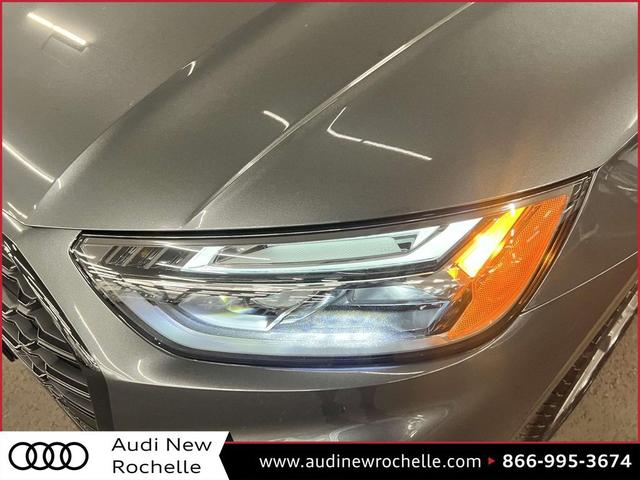 Photo of 2025 Gray Audi Q5