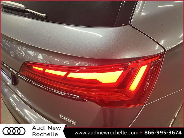 Photo of 2025 Gray Audi Q5