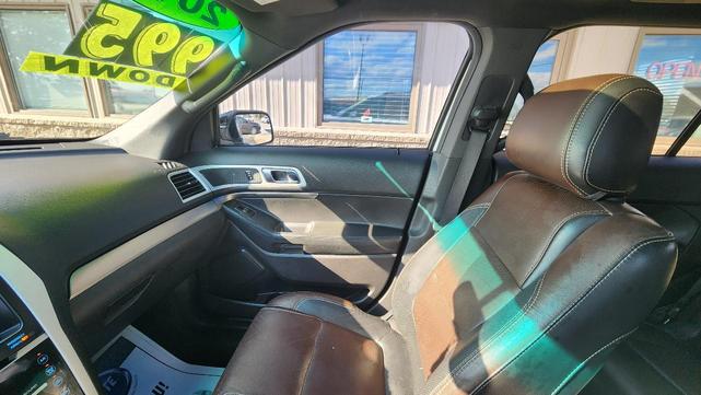Photo of 2013 White Ford Explorer