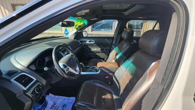 Photo of 2013 White Ford Explorer
