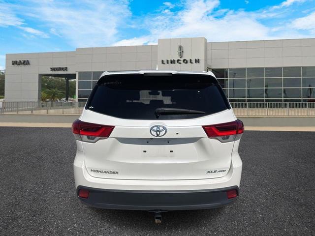 Photo of 2019 Blizzard Pearl Toyota Highlander