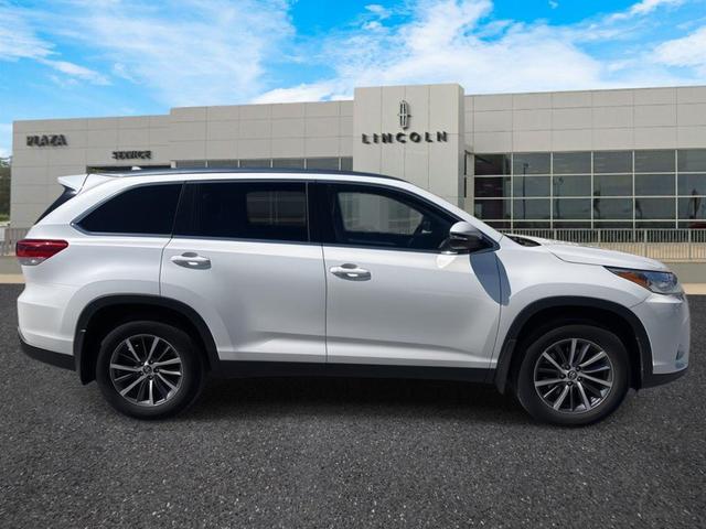 Photo of 2019 Blizzard Pearl Toyota Highlander