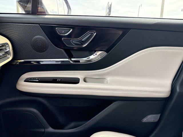 Photo of 2025 Red Carpet Metallic Tinted Clearcoat Lincoln Corsair