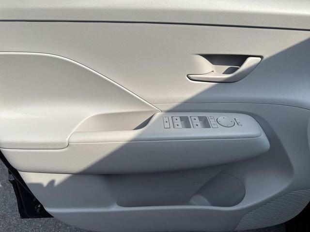 Photo of 2024 Abyss Black Pearl Hyundai KONA