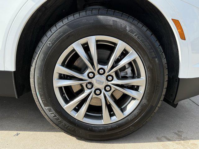 Photo of 2023 White Cadillac XT5