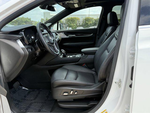 Photo of 2023 White Cadillac XT5
