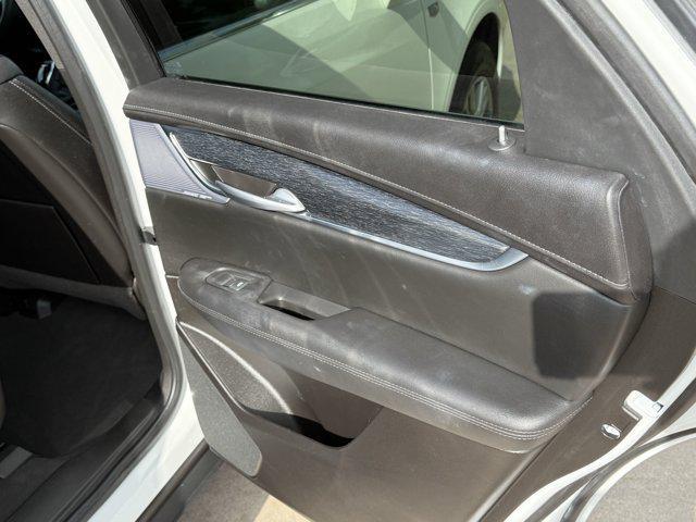 Photo of 2023 White Cadillac XT5