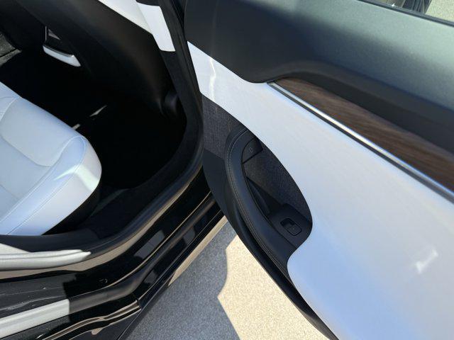 Photo of 2022 Solid Black Tesla Model S