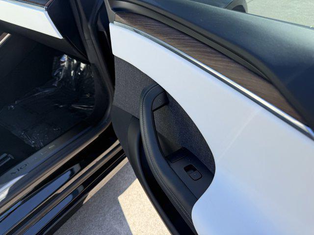 Photo of 2022 Solid Black Tesla Model S