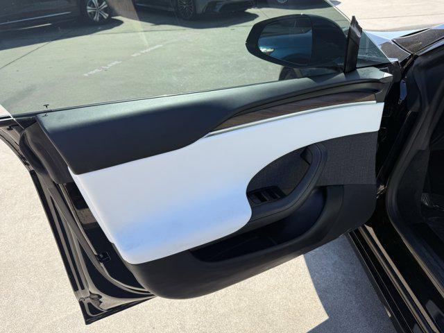 Photo of 2022 Solid Black Tesla Model S