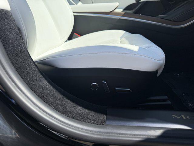 Photo of 2022 Solid Black Tesla Model S
