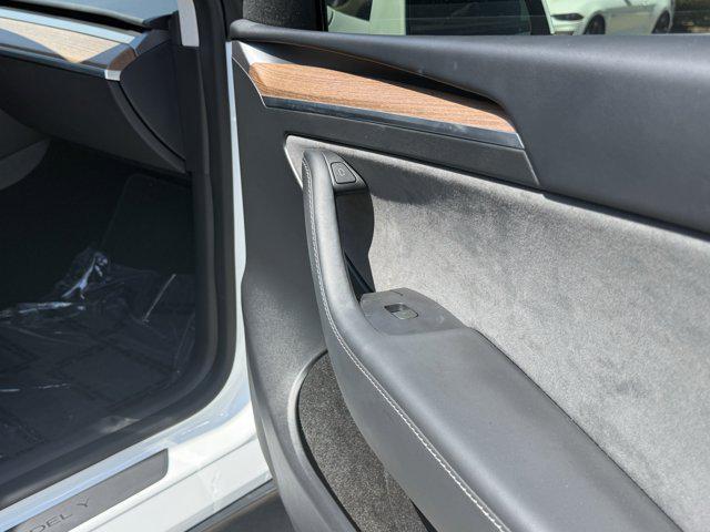 Photo of 2024 Pearl White Multi-Co Tesla Model Y