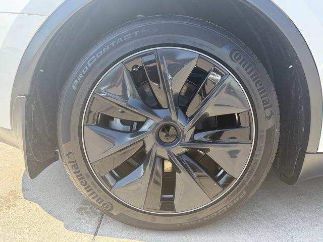 Photo of 2024 Pearl White Multi-Co Tesla Model Y