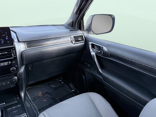 Photo of 2023 Eminent White Pearl Lexus GX 460