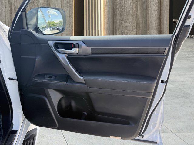 Photo of 2023 Eminent White Pearl Lexus GX 460