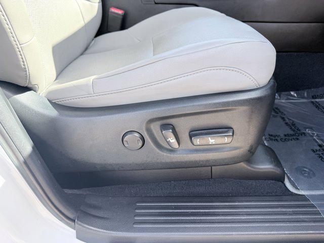 Photo of 2023 Eminent White Pearl Lexus GX 460